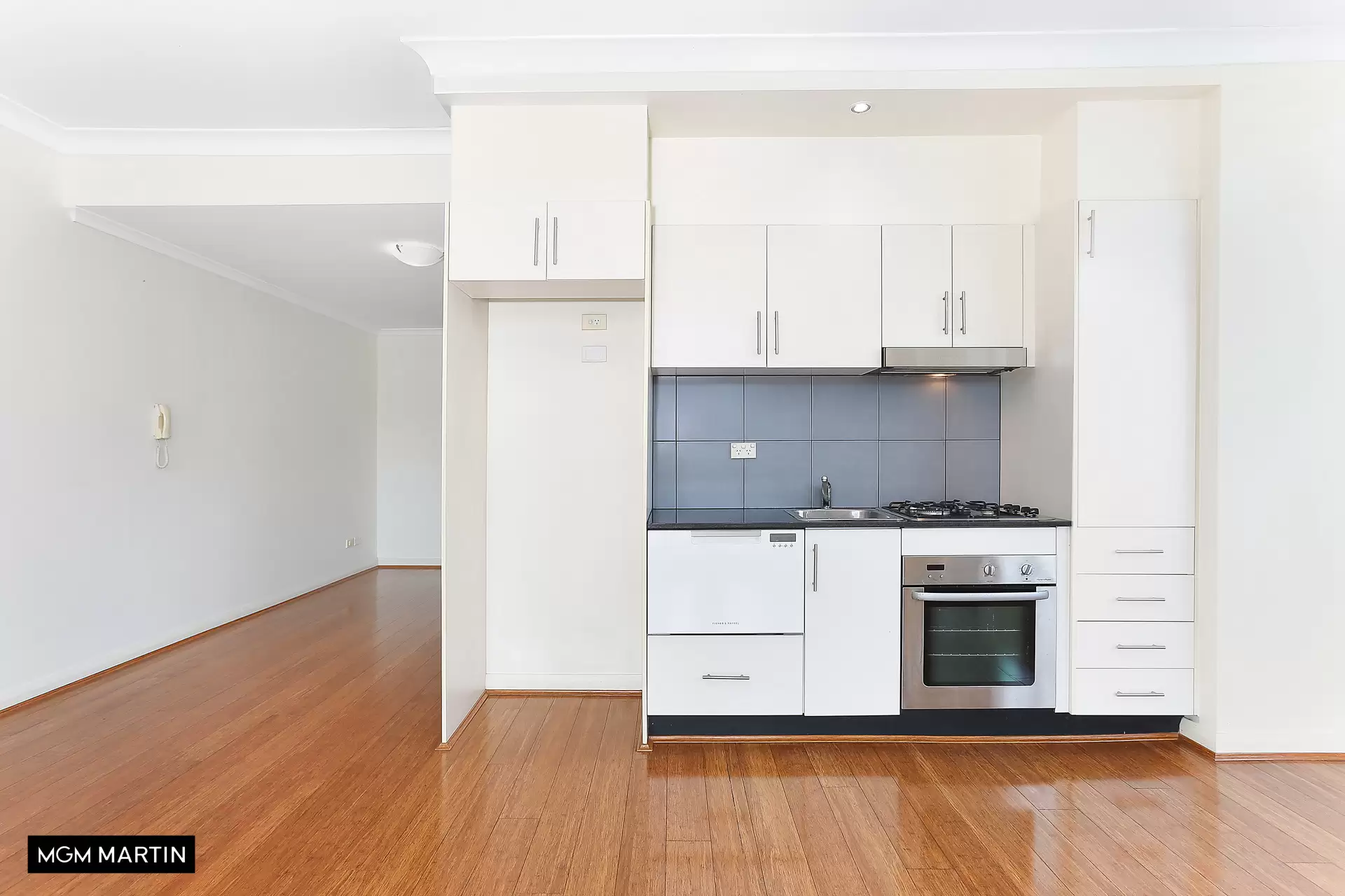 414/11a Lachlan Street, Waterloo Leased by MGM Martin - image 1