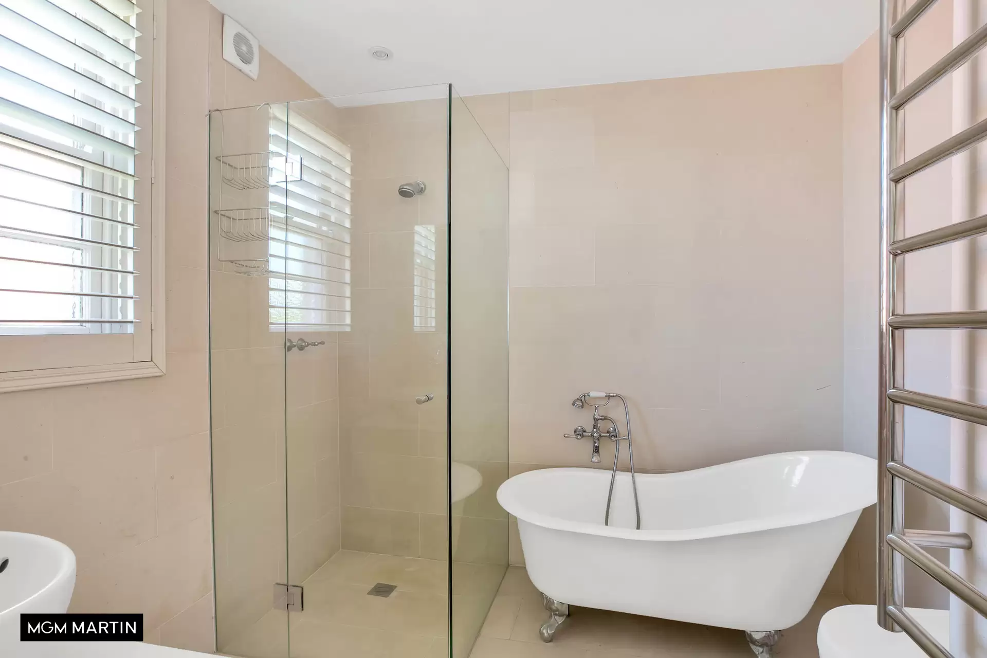 3 Eastbourne Road, Darling Point Leased by MGM Martin - image 1