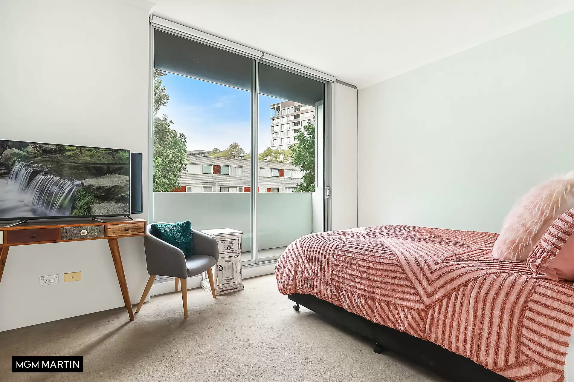 4/4 Hutchinson Walk, Zetland Leased by MGM Martin - image 1
