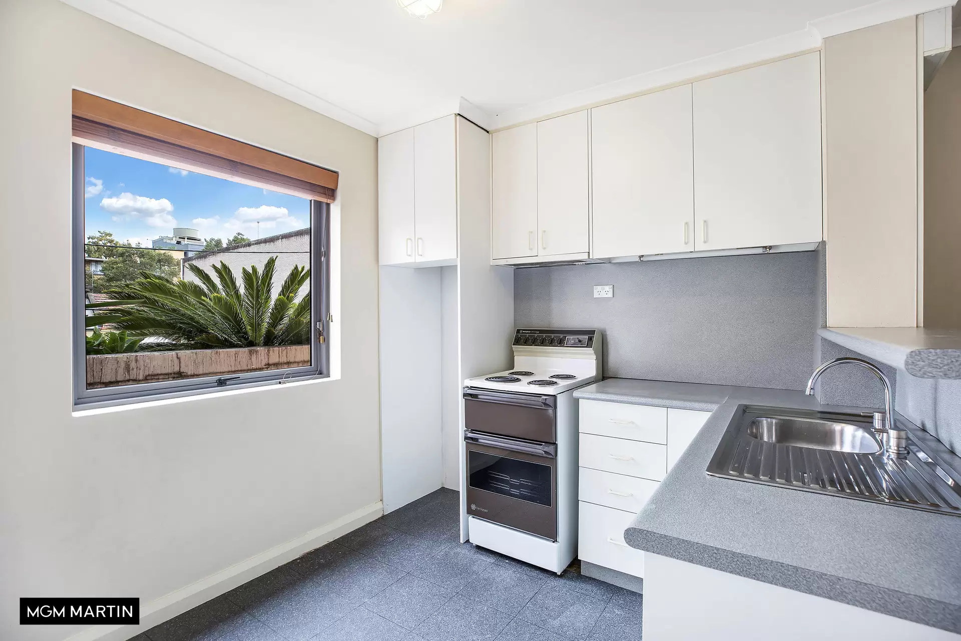 6/551 Elizabeth Street, Surry Hills Leased by MGM Martin - image 1